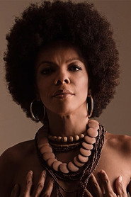 Photo of Patrícia Costa as Leila