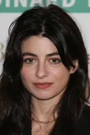 Photo of Alba Gaïa Bellugi as Vicky Venucci/Pauline