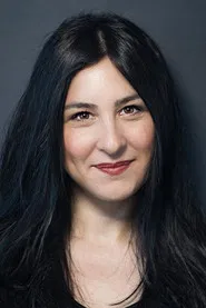 Photo of Yasemin Sakallıoğlu as Aslı