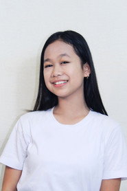 Photo of Aza Shafira as Mrs. Sari's daughter