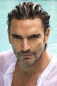 Photo of Julián Gil as José Manuel "El Halcón"