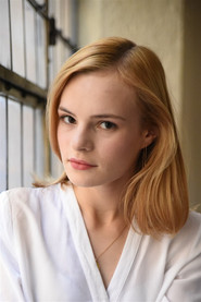 Photo of Salomé Desnoues as Pauline