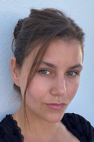 Photo of Melis Sevinç as Ayşe