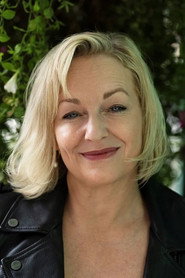 Photo of Christine Tremarco as Lisa Unsworth