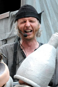 Photo of Gert Dupont as Trol Lili (poppenspeler)