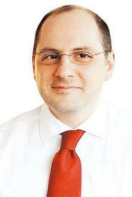 Photo of Serhat Albayrak as Pelikancı No:1