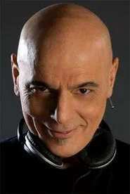 Photo of Zeta Bosio as Bajos y coros