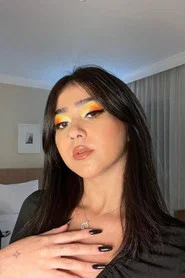 Photo of Beca Barreto as Bruna