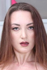 Photo of Julia Maze