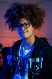 Photo of Alê Bonfim as Theo