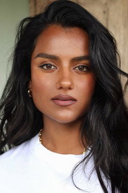 Photo of Simone Ashley as Mia