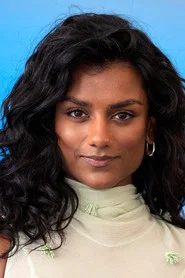 Photo of Simone Ashley as Mia