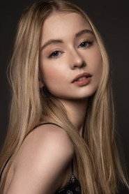 Photo of Lacey Oake as Izzy