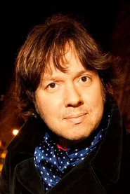 Photo of Dave Hill as Pretentious Art Critic