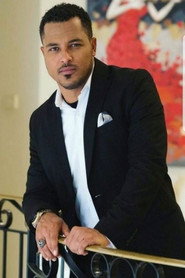 Photo of Van Vicker as Robert