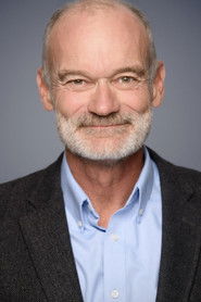 Photo of Justin Peach as Darius Peach