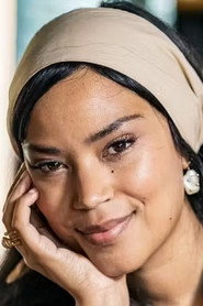 Photo of Kwamie Liv as Sig selv