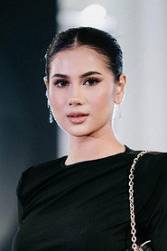 Photo of Bella Hanna as Aleen