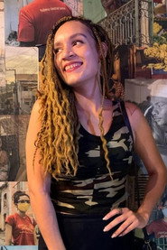 Photo of Larissa Santos as Carolina Lemos de Sá