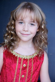 Photo of Helena Claussen as Elizabeth