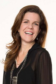 Photo of Luisa Thiré as Raquel (Adulta)