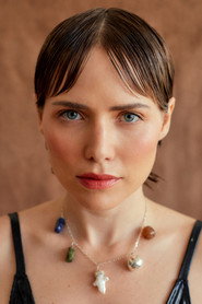 Photo of Letícia Colin as Amanda