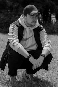 Photo of Harry Larter as Harry