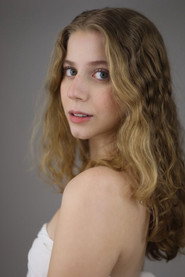 Photo of Vitória Araldi as Helena