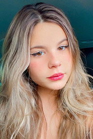 Photo of Luara Fonseca as Florinha
