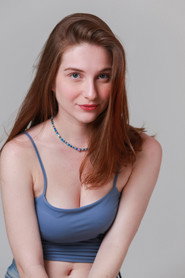 Photo of Bruna  Knoploch as Anna