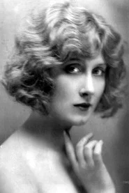 Photo of Helen Lee Worthing as Carrie Reed