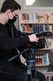 Photo of Jascha Bäumer as Louis Bloom
