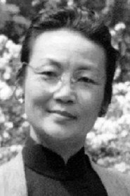 Photo of Yan Zhuang as 杜母