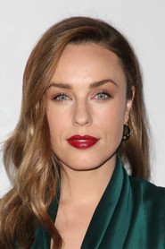 Photo of Jessica McNamee as Sonya Blade