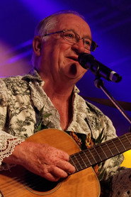 Photo of Jean Chocun as lead vocal et chœurs, guitare acoustique, mandoline, banjo, dulcimer