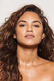 Photo of Lucy Alves as Deusa
