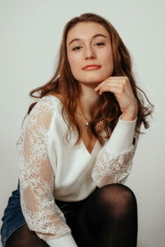 Photo of Jordan Carpenter as Sydney Sage