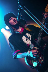 Photo of Angelo Jacumin as Angelo, le guitariste