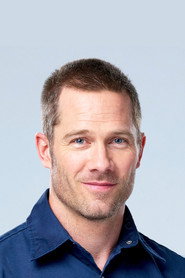 Photo of Luke Macfarlane as Aaron