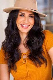 Photo of Andrea Pazmino as Shannon Cooper