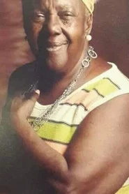 Photo of Tia Neide as Dona Célia