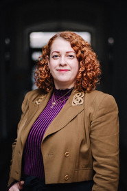 Photo of Jasmin Hagendorfer as Empfangsdame Frau Schlüpferl