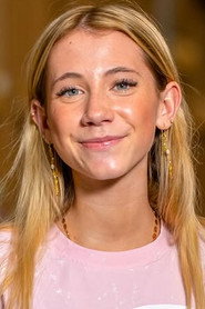Photo of Naja Münster as Olivia
