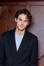 Photo of William Franklyn-Miller as Ezra