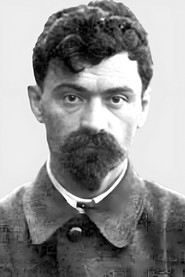 Photo of Yuri Yurovsky as Kornej , the painter