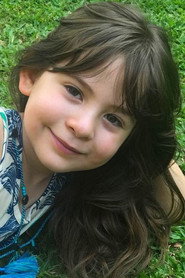 Photo of Helena Luz as Alice