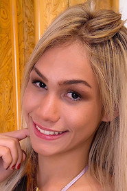Photo of Gaby Abelha