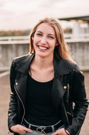 Photo of Inga Käfer as Benza's Client