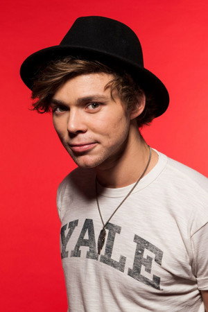 Photo of Ashton Irwin from the Latest Netflix gallery
