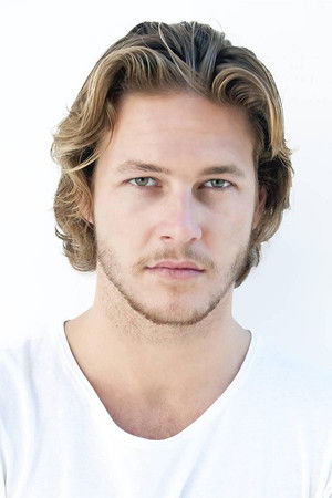 Luke Bracey photo